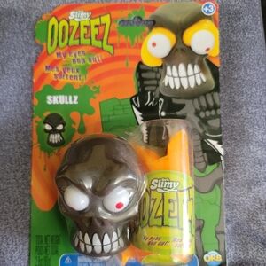 NWOT Orb Slimy Oozeez Skullz